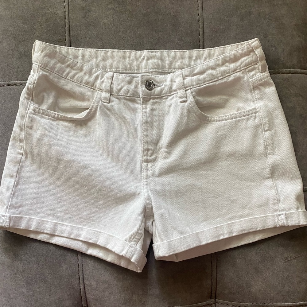 H&M White Denim Short. Size 6